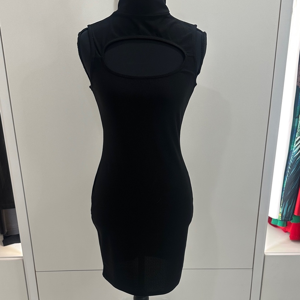 VENUS Black Sleeveless Bodycon Mini Dress with Chest Cutout